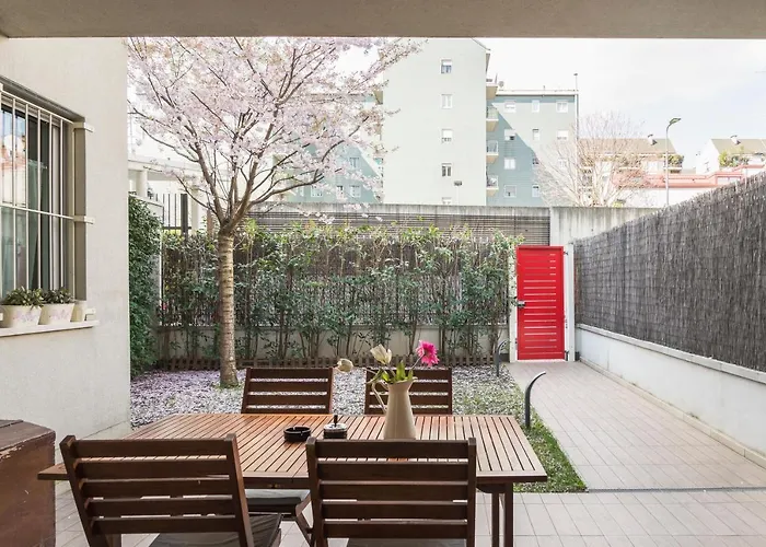 Apartmán Stylish Loft With Garden, 8 Guests, 3 Bedrooms Milán