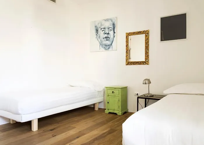 Appartement Stylish Loft With Garden, 8 Guests, 3 Bedrooms Milaan