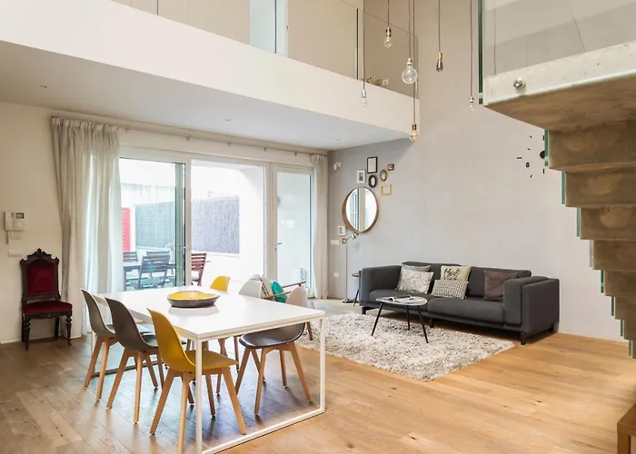 Stylish Loft With Garden, 8 Guests, 3 Bedrooms Apartmán
