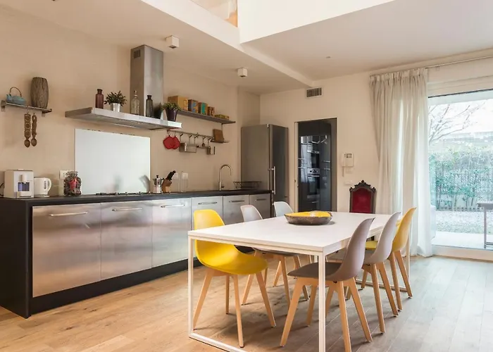 Stylish Loft With Garden, 8 Guests, 3 Bedrooms