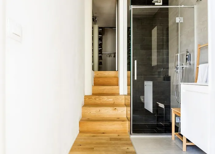 Appartement Stylish Loft With Garden, 8 Guests, 3 Bedrooms Milaan