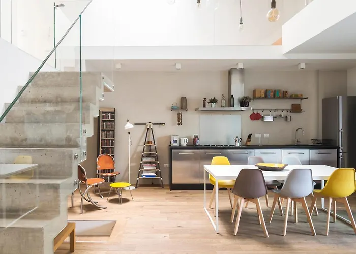 Stylish Loft With Garden, 8 Guests, 3 Bedrooms Apartmán