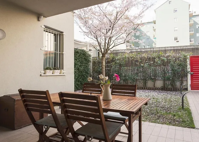 Apartmán Stylish Loft With Garden, 8 Guests, 3 Bedrooms *