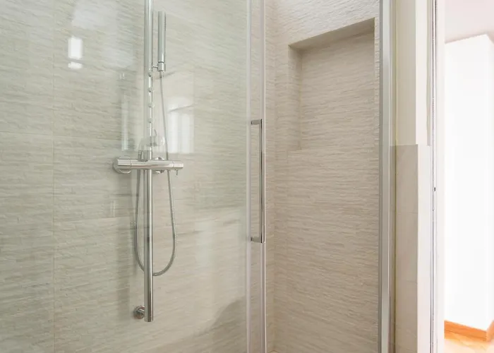 Cosmopolitan Home, 2 Bedrooms, 2 Bth, 5 Guests Lejlighed