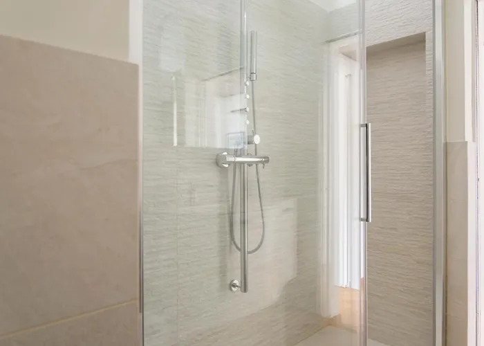 Cosmopolitan Home, 2 Bedrooms, 2 Bth, 5 Guests Mailand