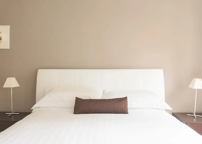 Cosmopolitan Home, 2 Bedrooms, 2 Bth, 5 Guests Apartmán