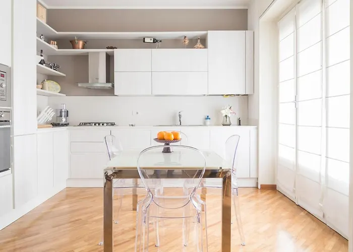 Cosmopolitan Home, 2 Bedrooms, 2 Bth, 5 Guests Apartment