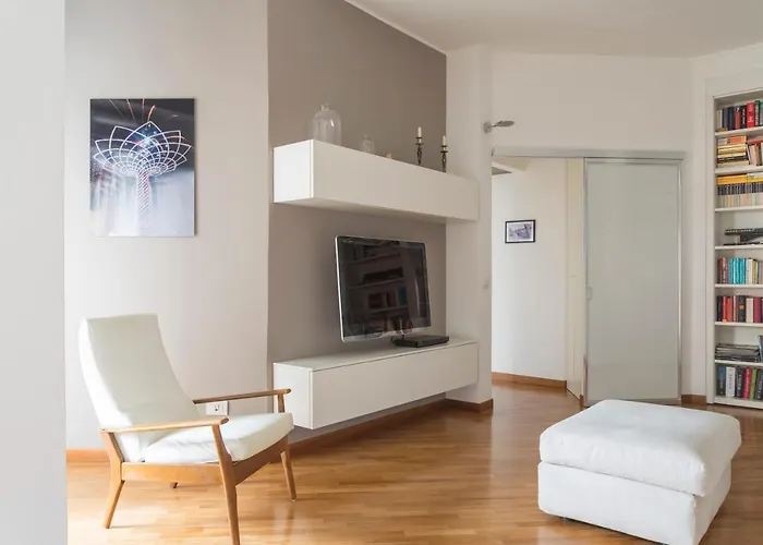 Cosmopolitan Home, 2 Bedrooms, 2 Bth, 5 Guests *