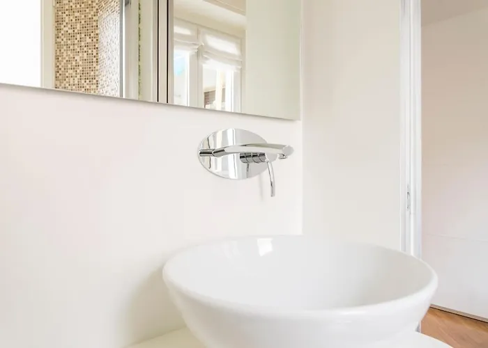 Cosmopolitan Home, 2 Bedrooms, 2 Bth, 5 Guests * Milán