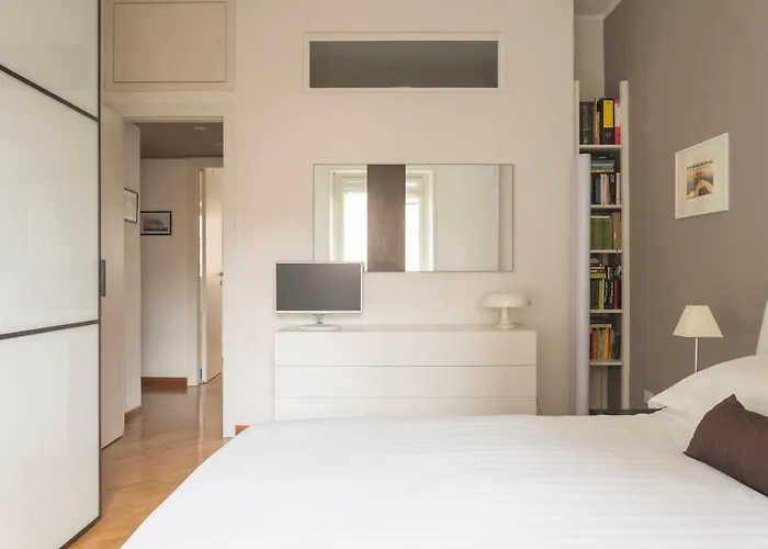 Cosmopolitan Home, 2 Bedrooms, 2 Bth, 5 Guests *