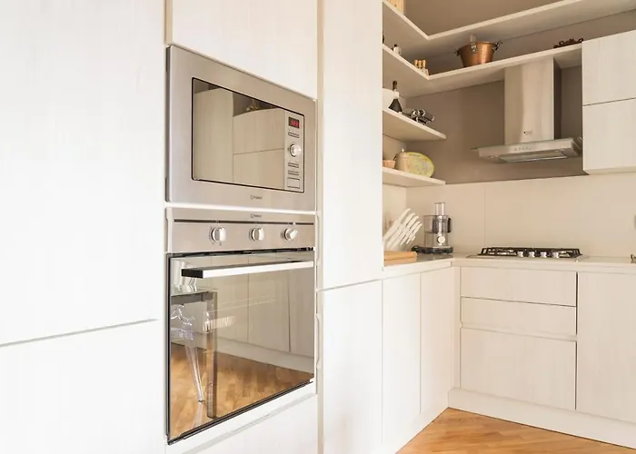 Cosmopolitan Home, 2 Bedrooms, 2 Bth, 5 Guests *