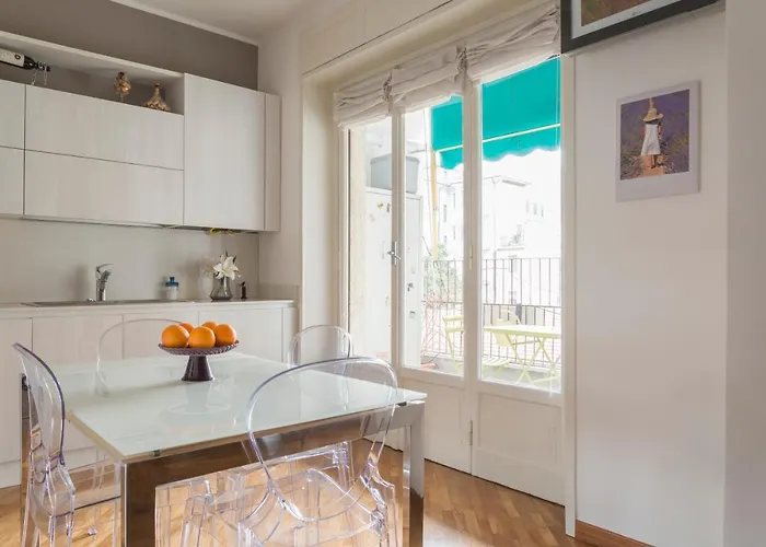 Cosmopolitan Home, 2 Bedrooms, 2 Bth, 5 Guests *