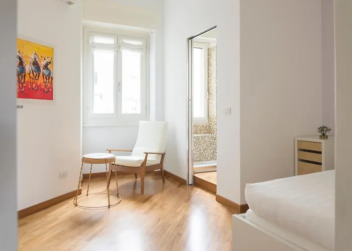 Cosmopolitan Home, 2 Bedrooms, 2 Bth, 5 Guests *