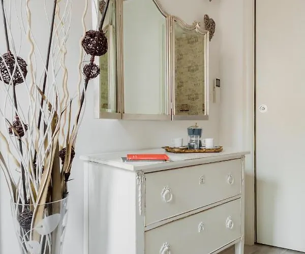 Charming On The Darsena Navigli - Pulizia Eccezionale Appartamento Milano