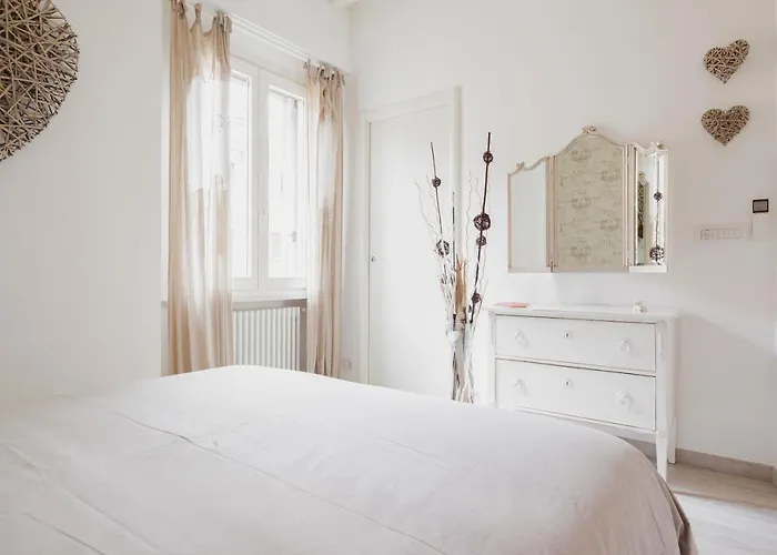 Charming On The Darsena Navigli - Pulizia Eccezionale Appartamento Milano