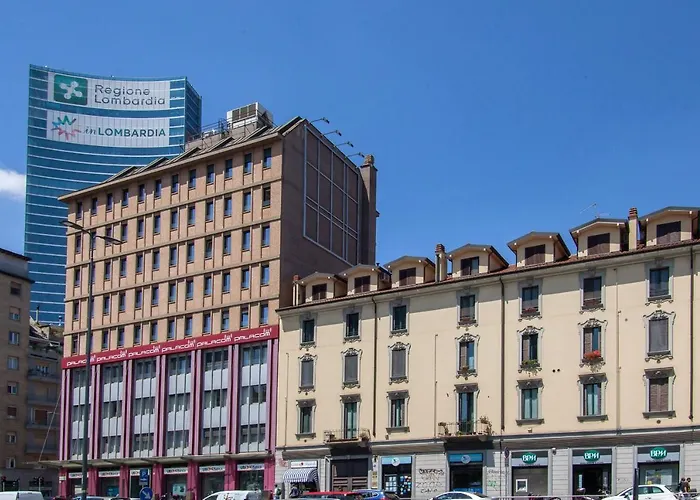 The Wine Cave, Spacious 2Bdr 100Sqm Apartment, Steps From Milano Centrale, Ideal For Large Families And Groups - Strong Wifi *