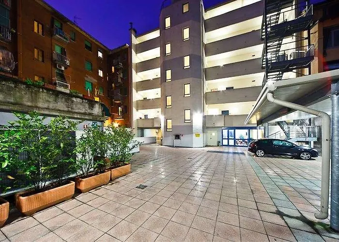 Sechi With Parking Milánó