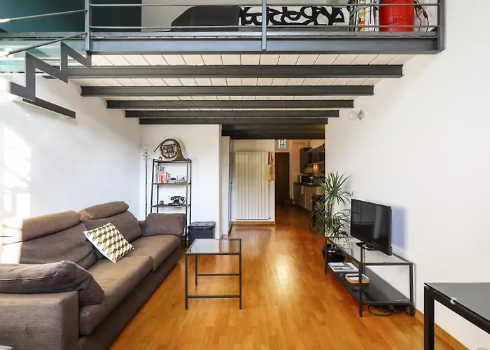 Paki Nel Cuore Dei Navigli Di Milán