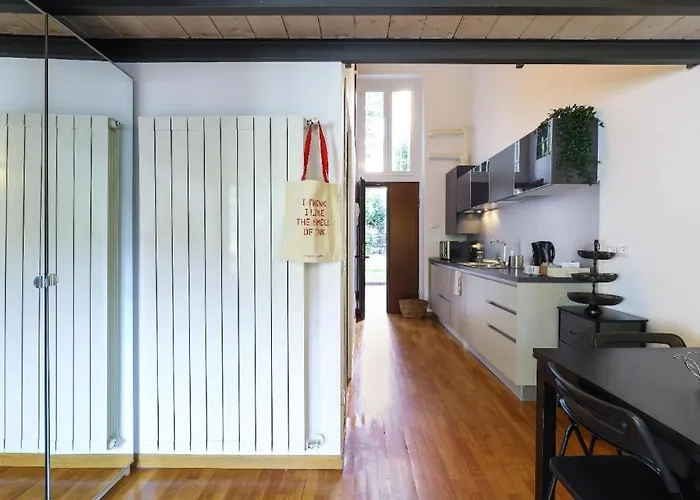 Paki Nel Cuore Dei Navigli Di *