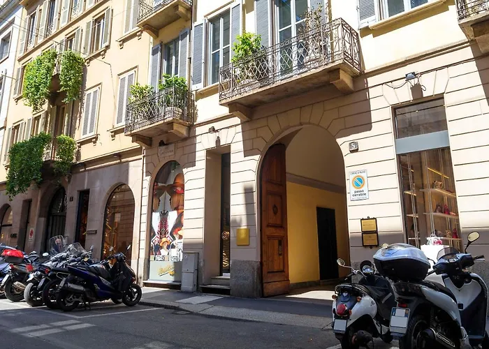 Montenapoleone - Sant Andrea Charme Penthouse *