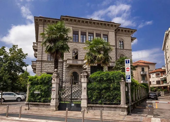 Luxurious In アパート