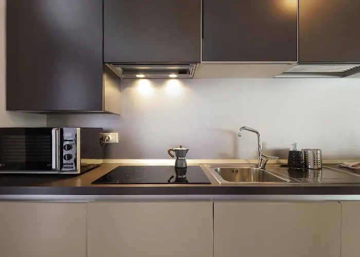 Paki Nel Cuore Dei Navigli Di