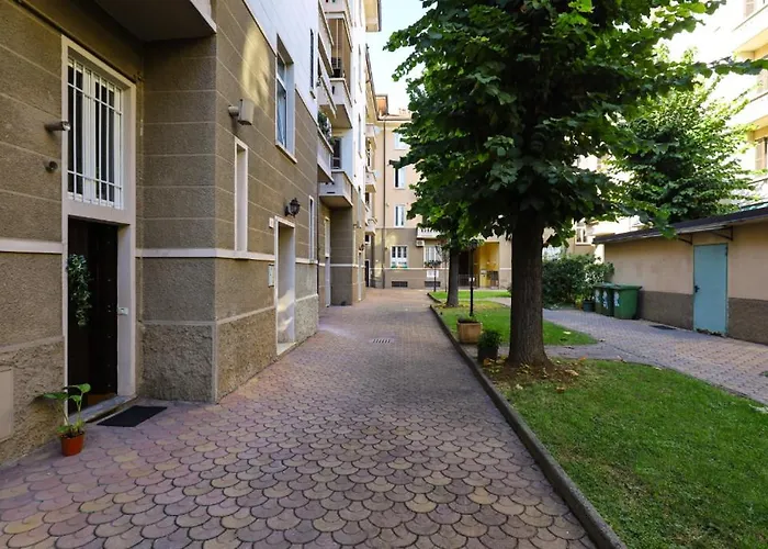 Paki Nel Cuore Dei Navigli Di Μιλάνο
