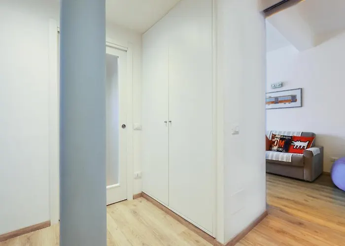 34 Via Giulio Carcano * Milán