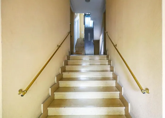 34 Via Giulio Carcano * Milán