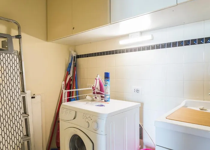 Charming Apartment, A Unique Home, 2 Bedrooms * ميلان