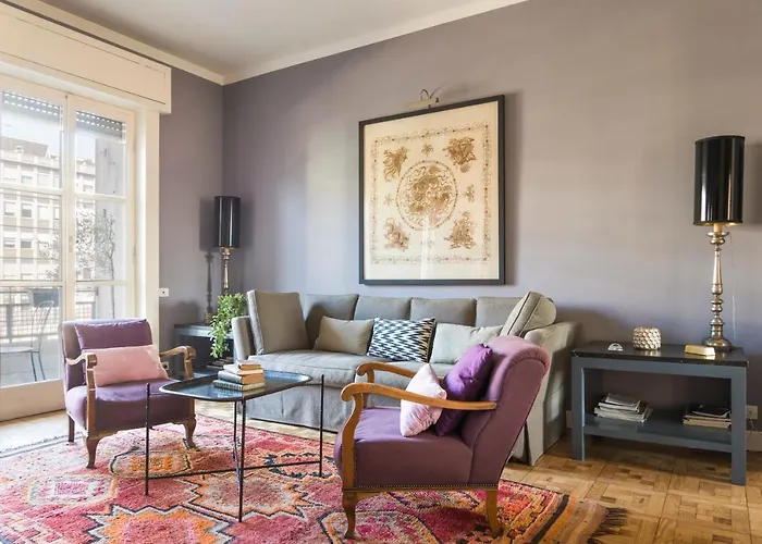 Charming Apartment, A Unique Home, 2 Bedrooms * ميلان