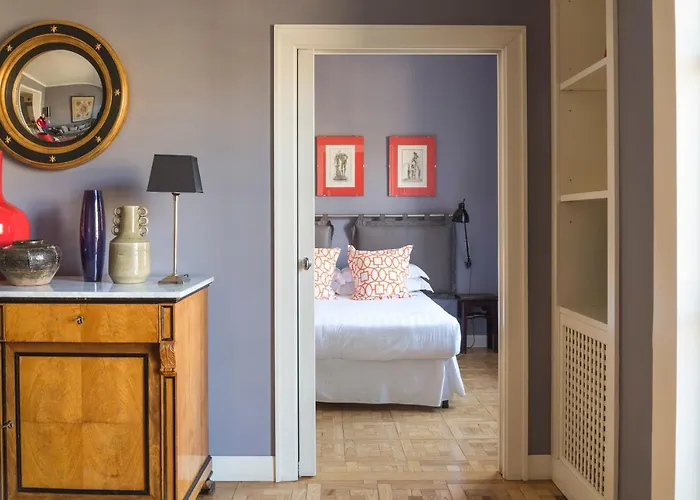 Charming Apartment, A Unique Home, 2 Bedrooms * ميلان