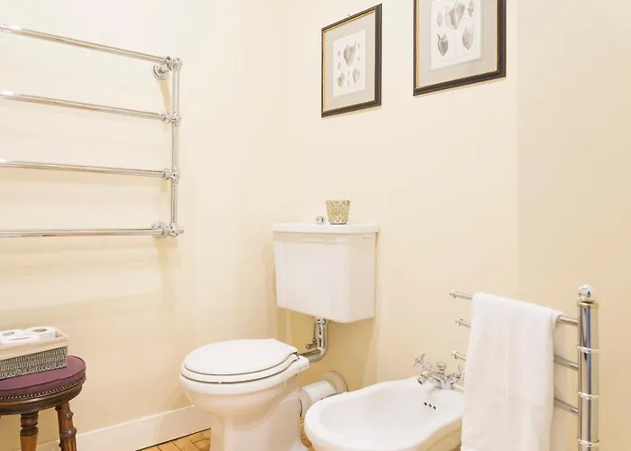 Charming Apartment, A Unique Home, 2 Bedrooms * ميلان