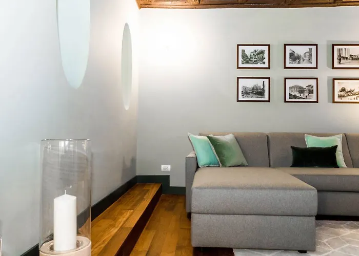 Hintown 9 Montenapo Hotel Mediolan