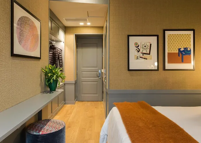 Living 4* ميلان