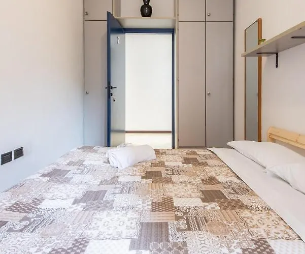 Central Guest House *