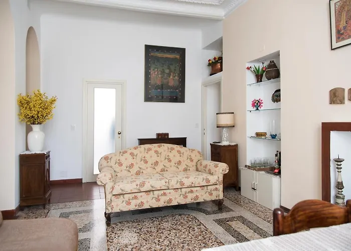 Brera District 2 Bedrooms -youhosty Apartament
