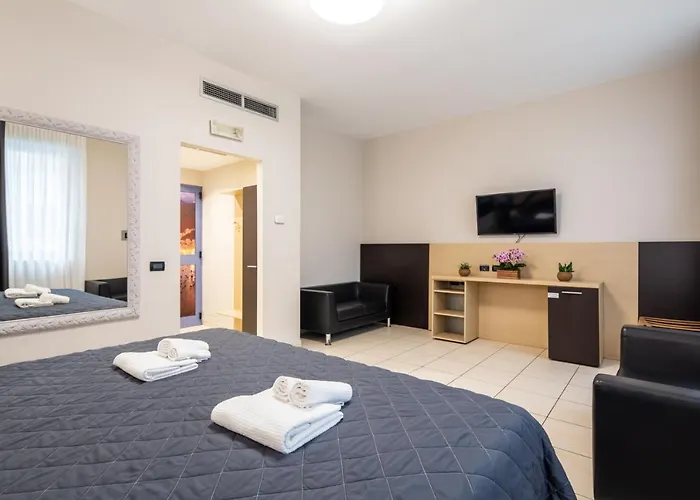 Sechi With Parking Milánó