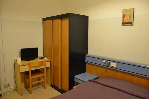 Hotel New *