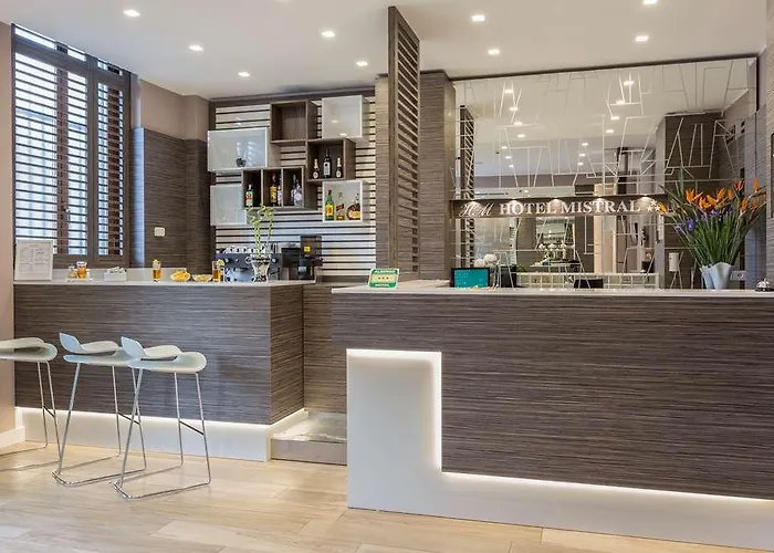 Hotell Mistral 3*