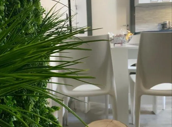 Charming Elise- Close To Station *