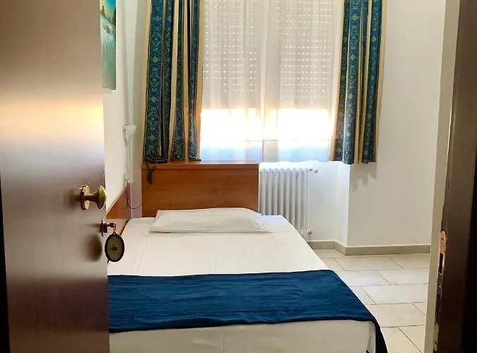 Hotell Alessander 2*