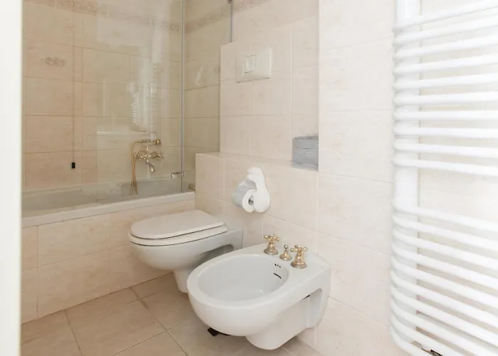 Heart San Sepolcro Duomo * מילאנו