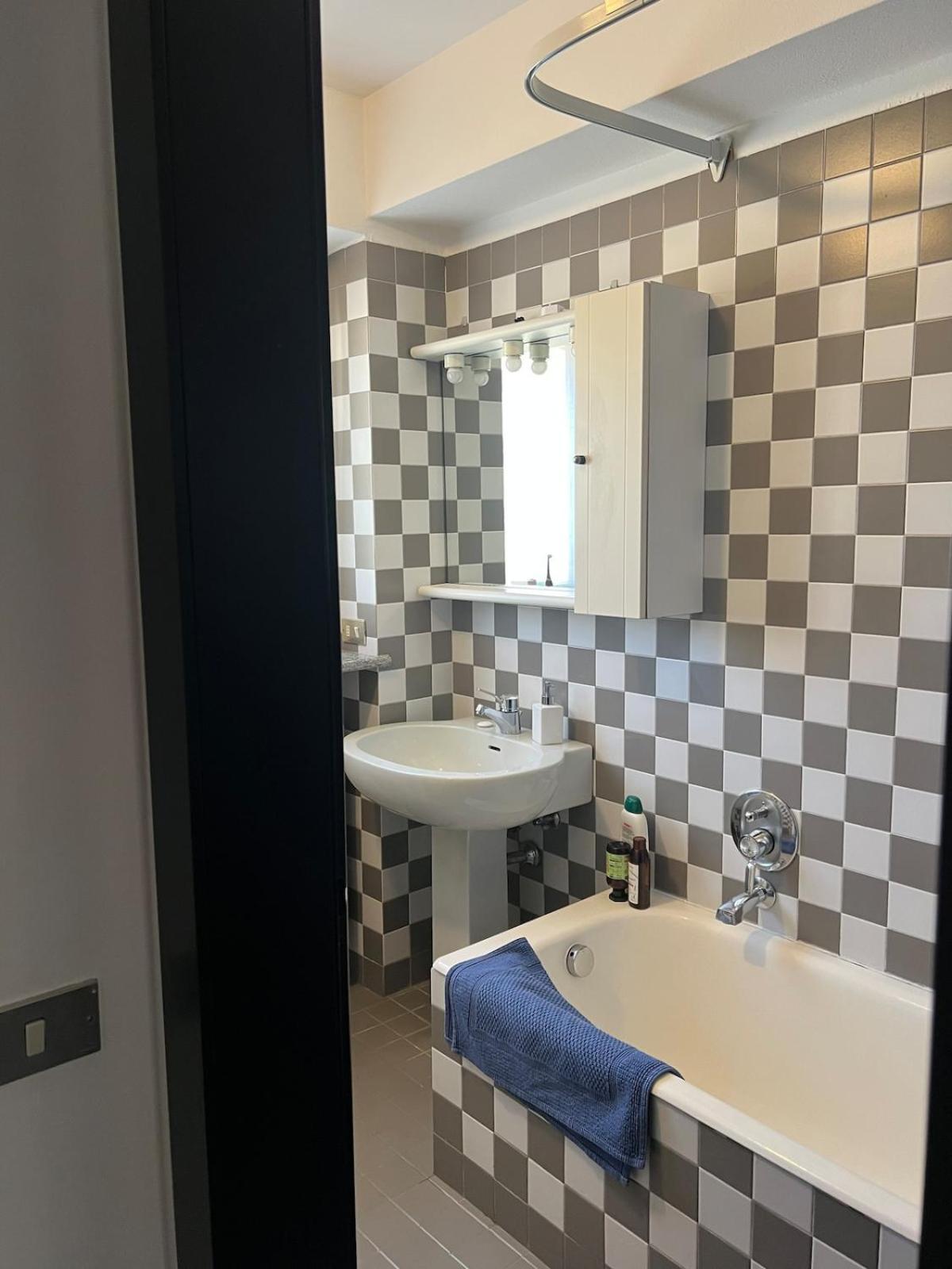 Pulisic, Santi a RLC na koncertě Drakeho v Miláně : r/ACMilan, image size:1200x1600