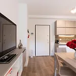 West - Modern And Comfortable Appartement