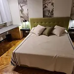 Exclusive Floor 2-bedroom Flat דירה *