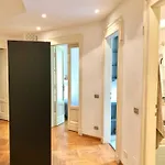 Design Ampio E Luminoso בית הארחה