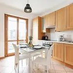 Luminoso Attico Con Garage Gratis Vicino Al Duomo E Allo Ieo Apartament *