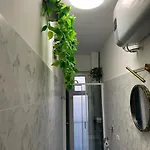 Leo's Corner In Апартаменты *