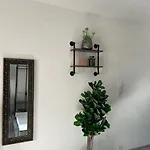 Leo's Corner In Апартаменты *